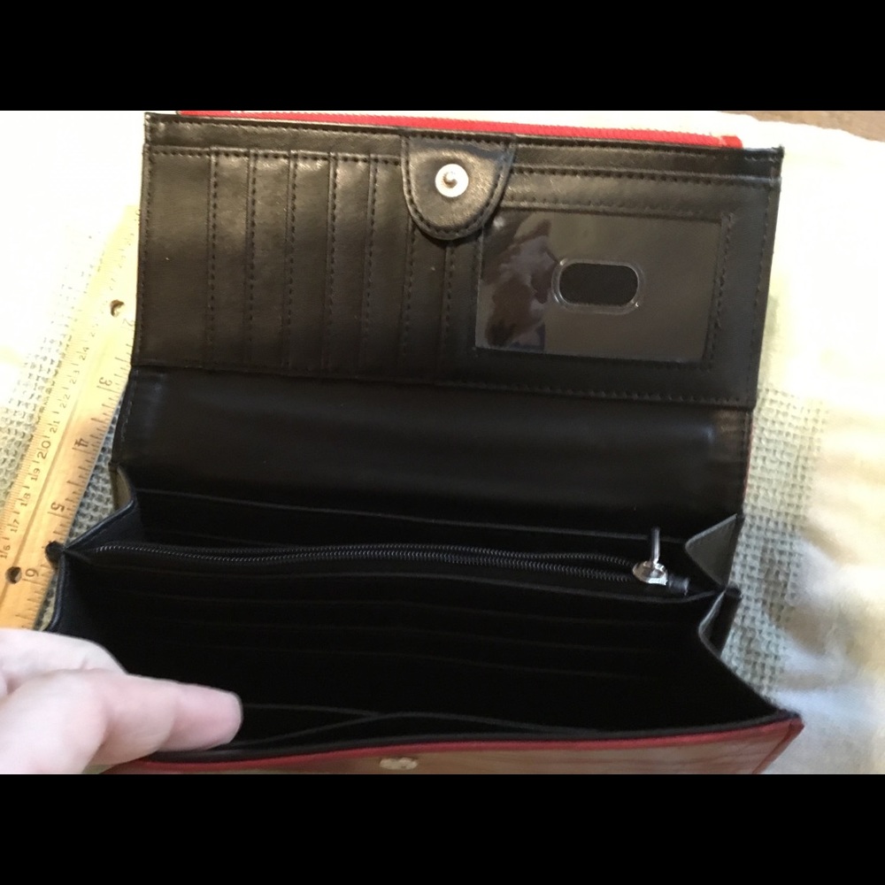 Red wallet. - Picture 3 of 3